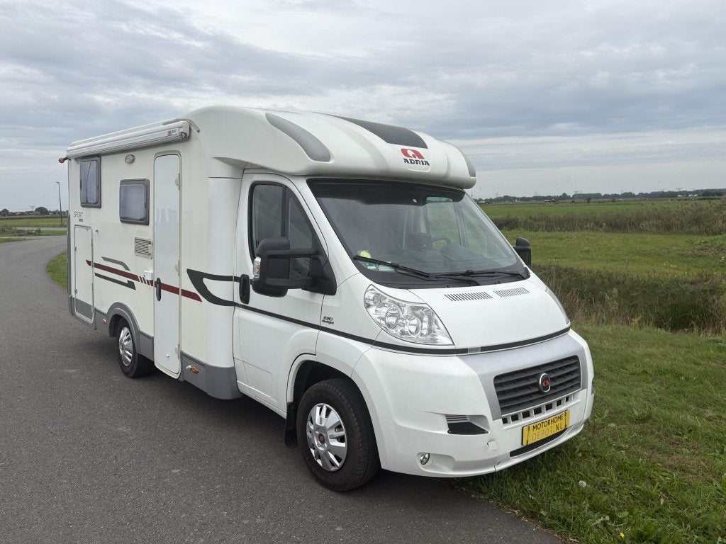 Adria Sport S 572 SL- 2011 - Enkele bedden - Zonnepaneel, Caravans en Kamperen, Standaard zit, Fiat, 6 tot 7 meter, Tot en met 3