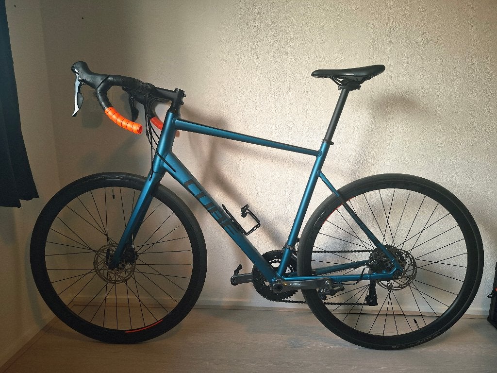 Cube attain 2022, 28 inch, Zo goed als nieuw, 15 tot 20 versnellingen, 57 tot 61 cm