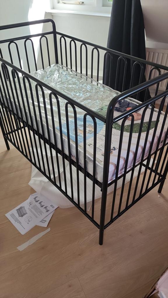 Ledikant Colorfull Home Royal metaal 120x60 met matras, Kinderen en Baby's, Babywiegjes en Ledikanten, Ophalen, Zo goed als nieuw