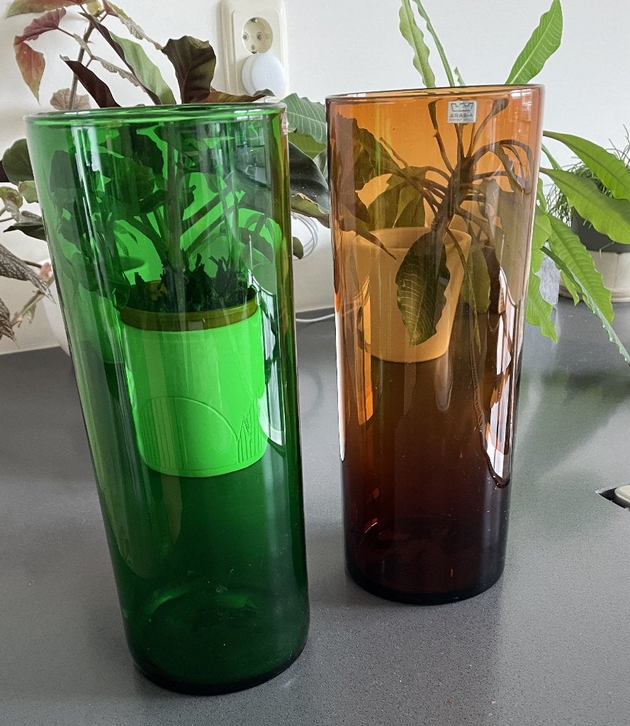 Bruine glazen Arabia vaas. (Groene vaas is verkocht)., Ophalen of Verzenden, Bruin