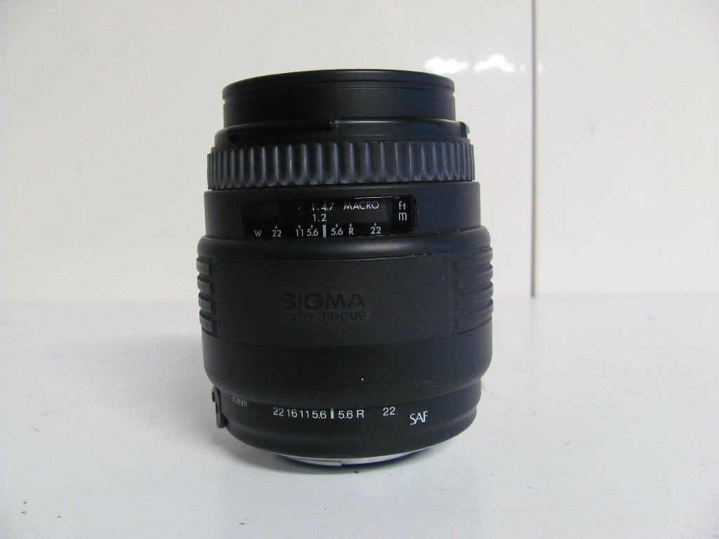 Sigma uc zoom 70-210mm 1:4-5.6 multi-coated lens, Sigma, Ophalen of Verzenden, Zo goed als nieuw, Standaardlens