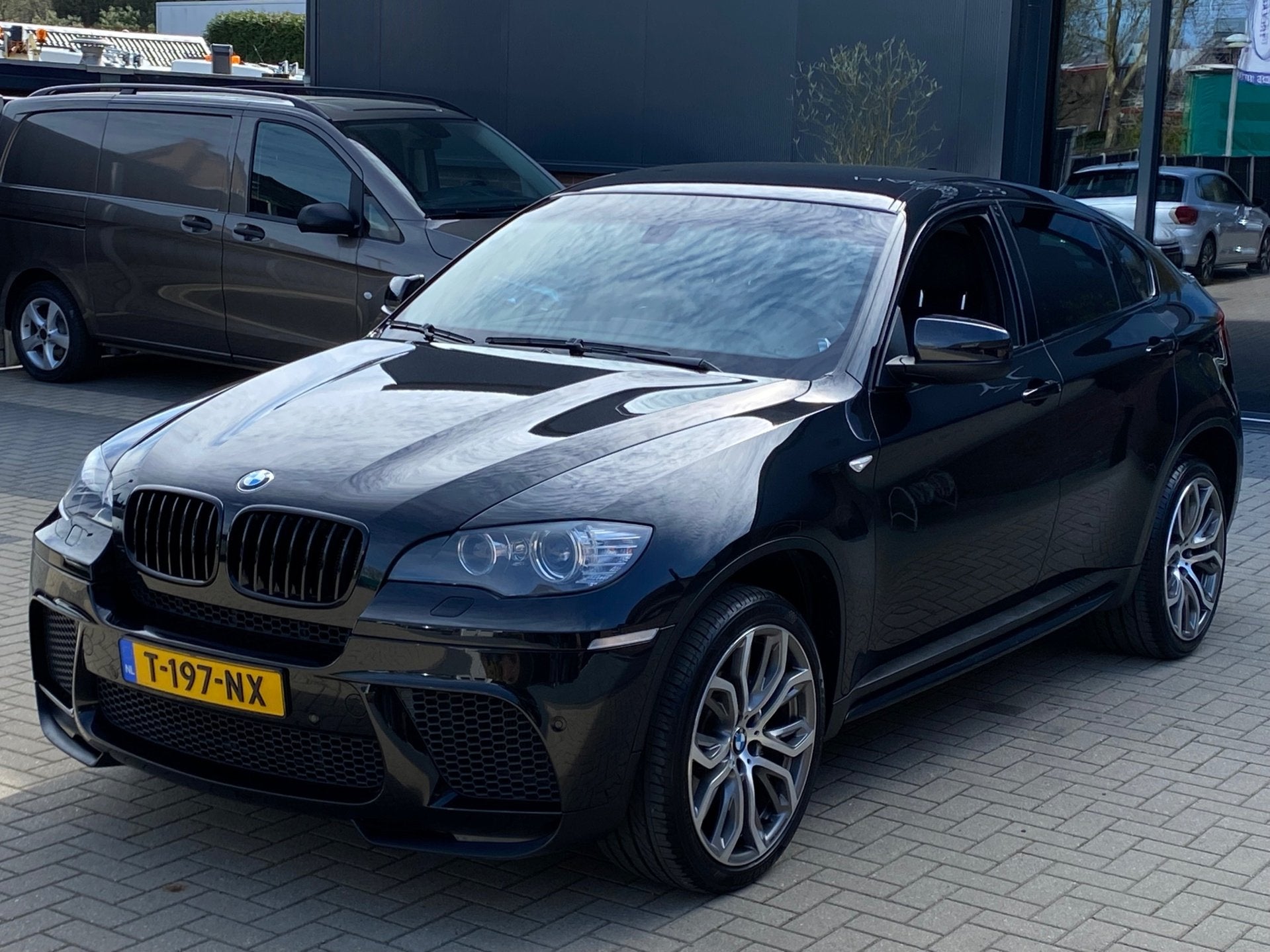 BMW X6 M XDrive 50i 408 PK High Executive NIEUWSTAAT MEMORY, Automaat, Zwart, Bedrijf, Vierwielaandrijving