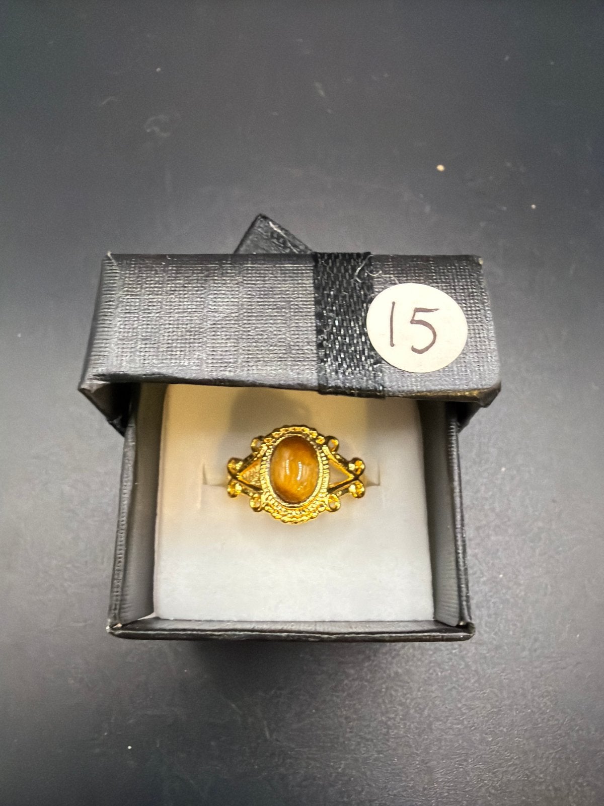 Ring van verguld messing met Tijgeroog edelsteen, Overige materialen, Ophalen of Verzenden, X, Dame of Heer