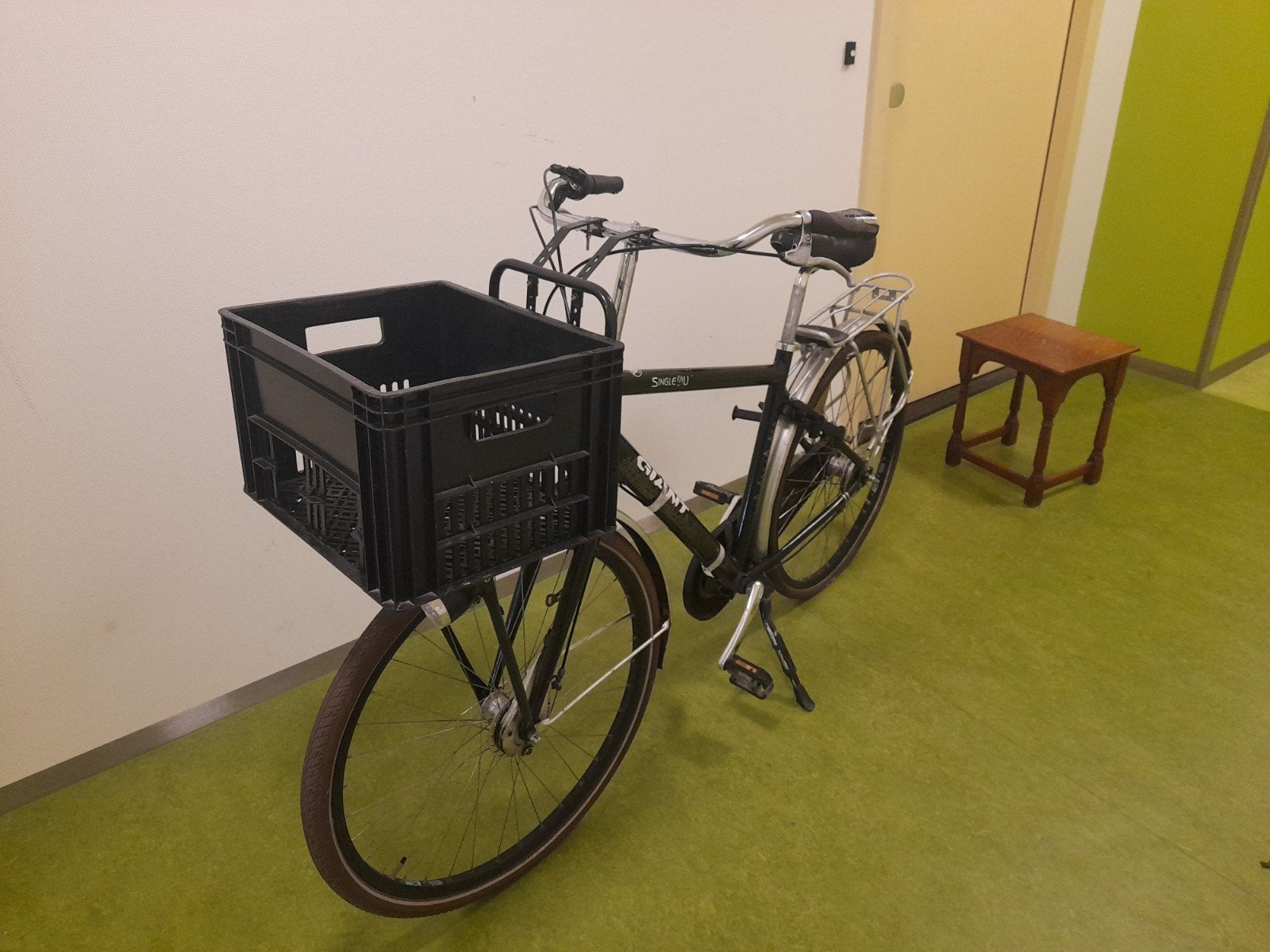 Giant Single4U stadsfiets met krat en voetsteunen, Fietsen en Brommers, Ophalen