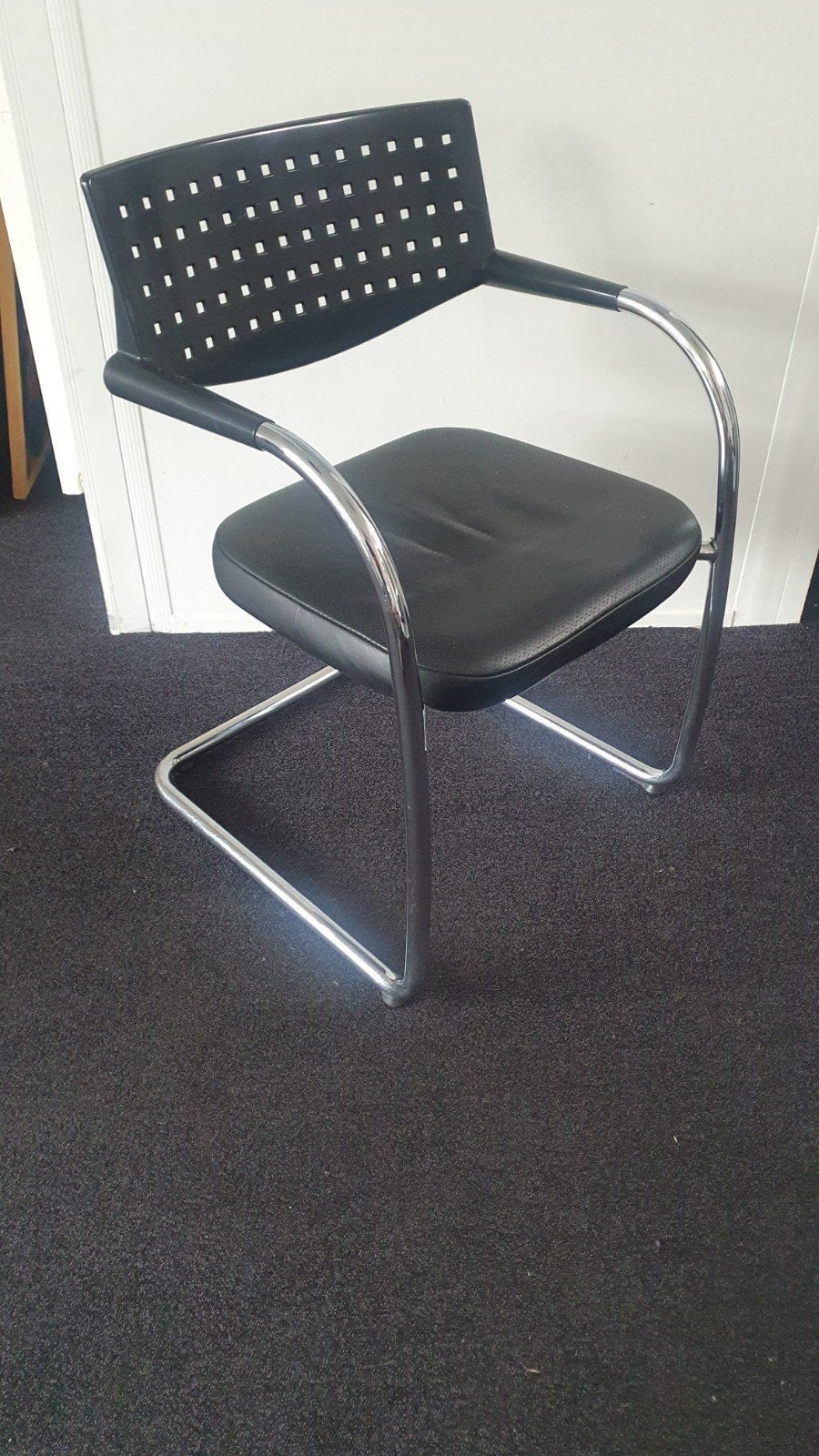 Vitra Visavis zwart leder, Ophalen, Gebruikt, Zwart, Vier