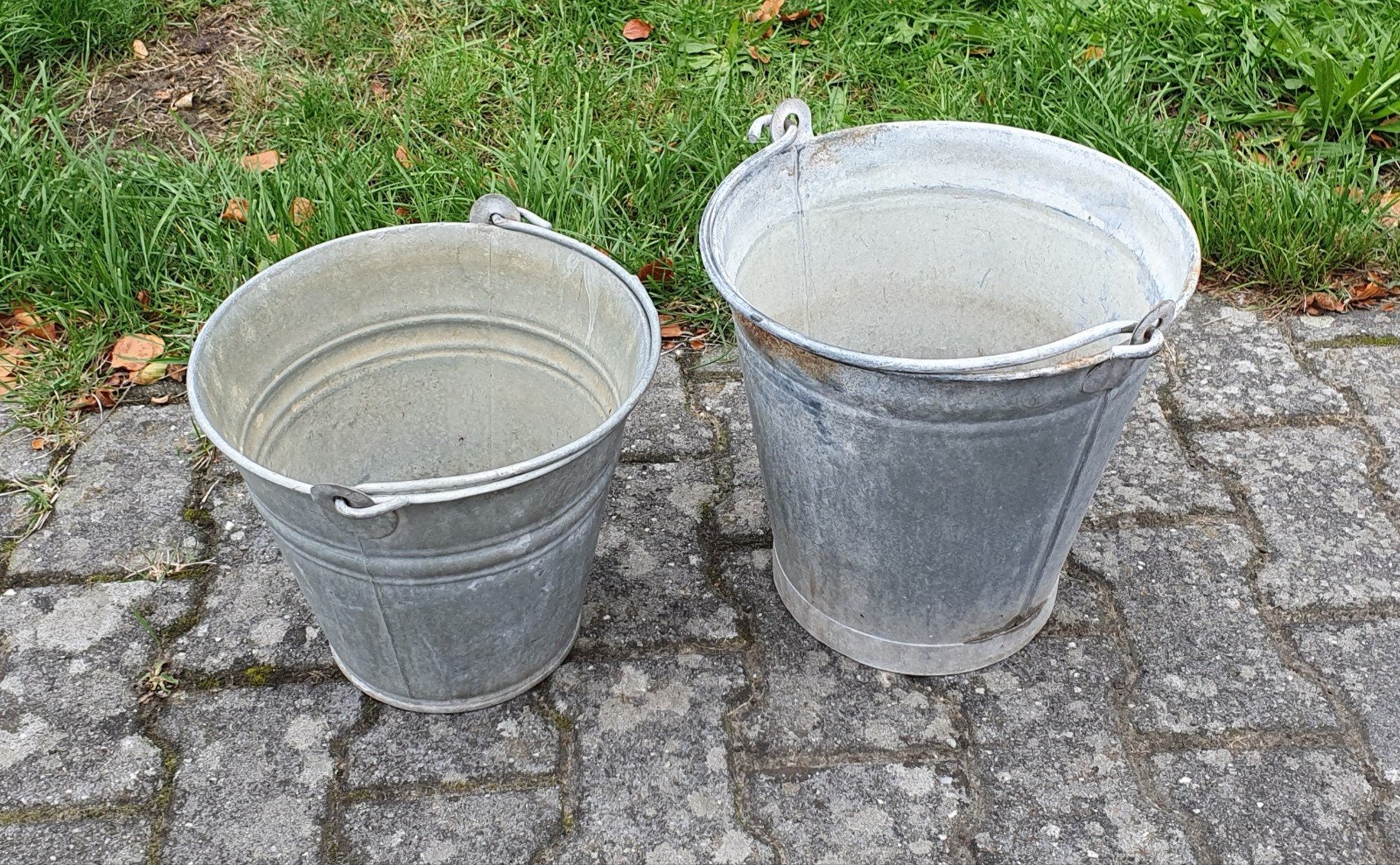 2 zinken emmers., Ophalen