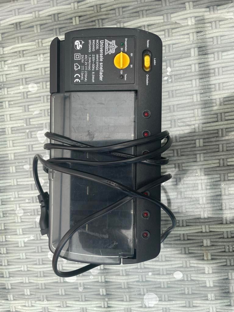 Universele Batterijlader met Ontlaadfunctie, Ophalen of Verzenden, Gebruikt