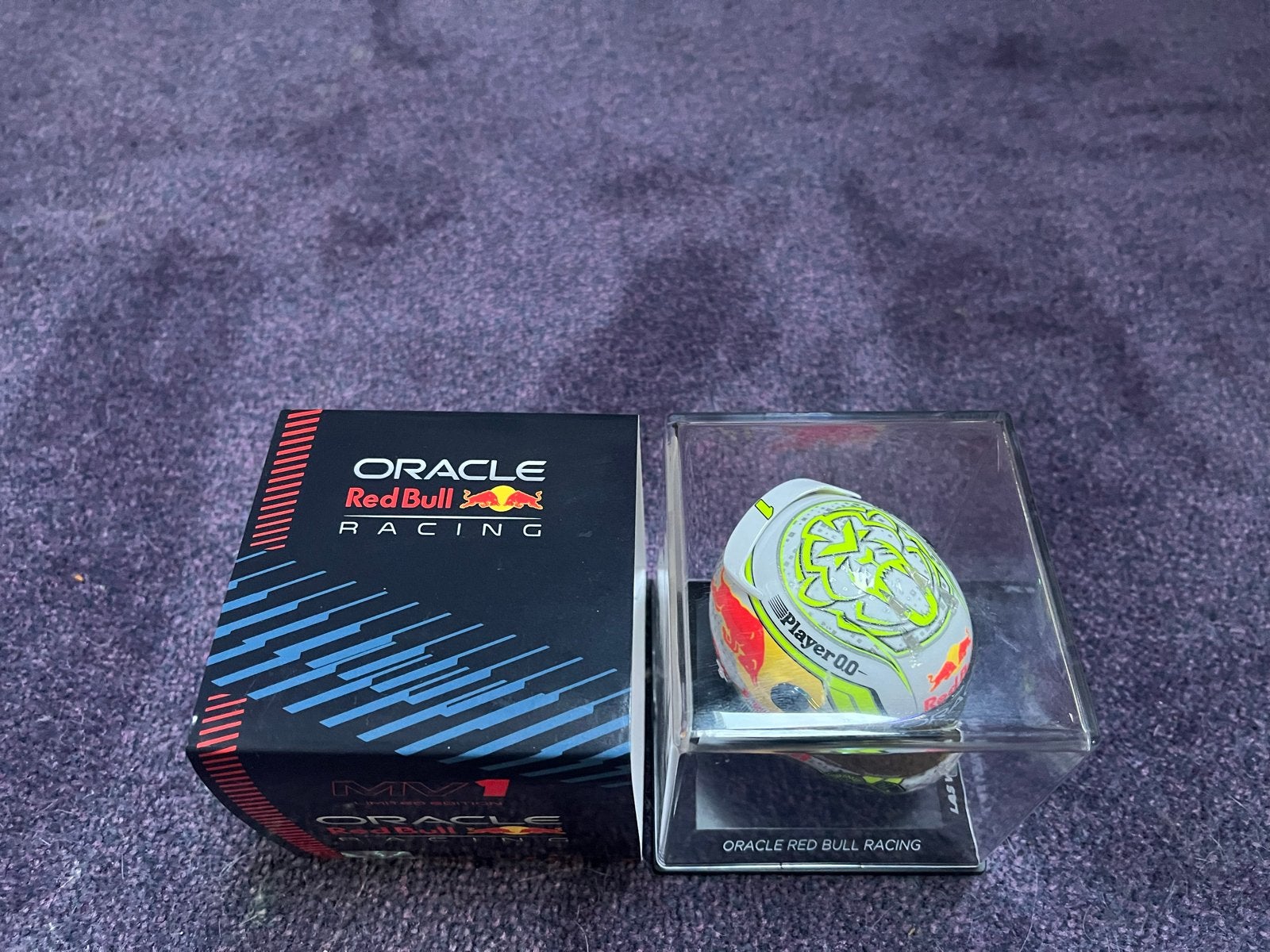 Red Bull Racing MV1 Limited Edition Helm Miniatuur, Ophalen of Verzenden, Nieuw, Formule 1
