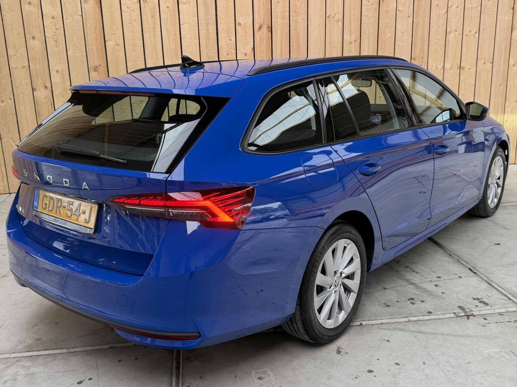 Skoda Octavia Combi 1.5 TSI First Edition Automaat | Apple C, Auto's, Voorwielaandrijving, Euro 6, 4 cilinders, 700 kg