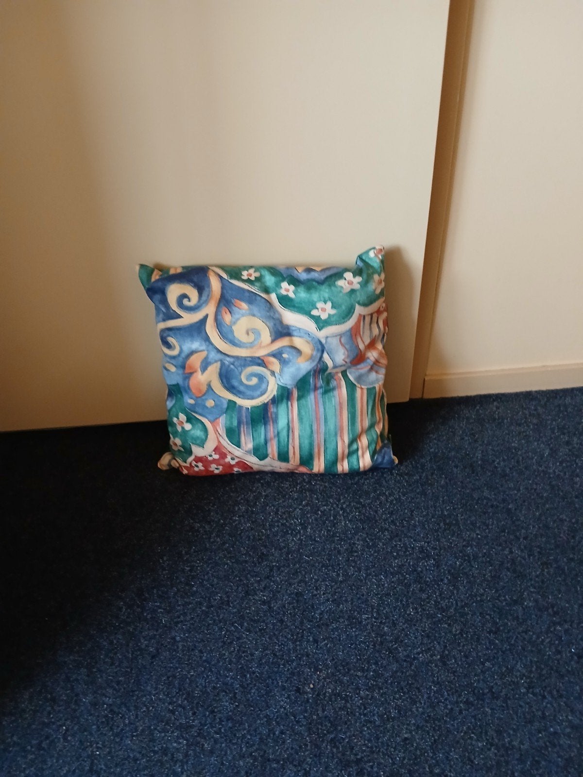 Zelfgemaakt kussen., Huis en Inrichting, Woonaccessoires | Kussens, Ophalen of Verzenden, Vierkant