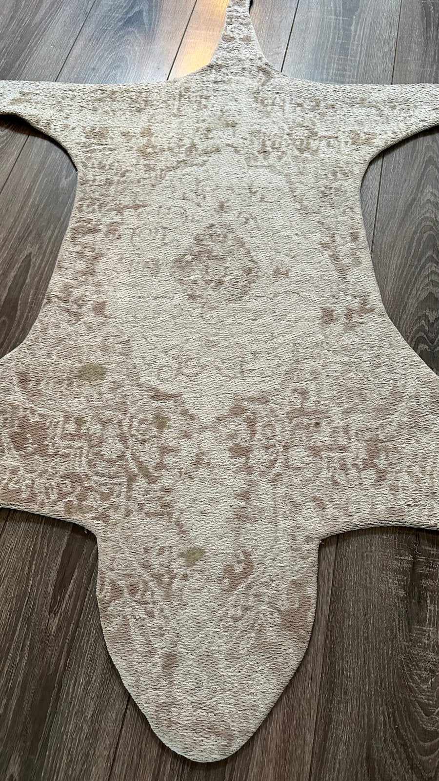 Uniek Vloerkleed in Dierenhuid Vorm - Beige/Bruin, Huis en Inrichting, Ophalen, Gebruikt, 100 tot 150 cm, Beige