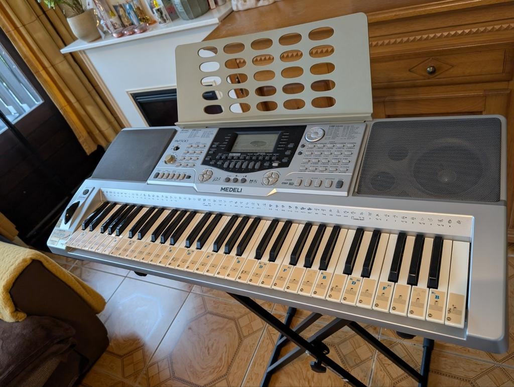 Medeli MD1500 Keyboard met standaard en 61 toetsen, Ophalen of Verzenden