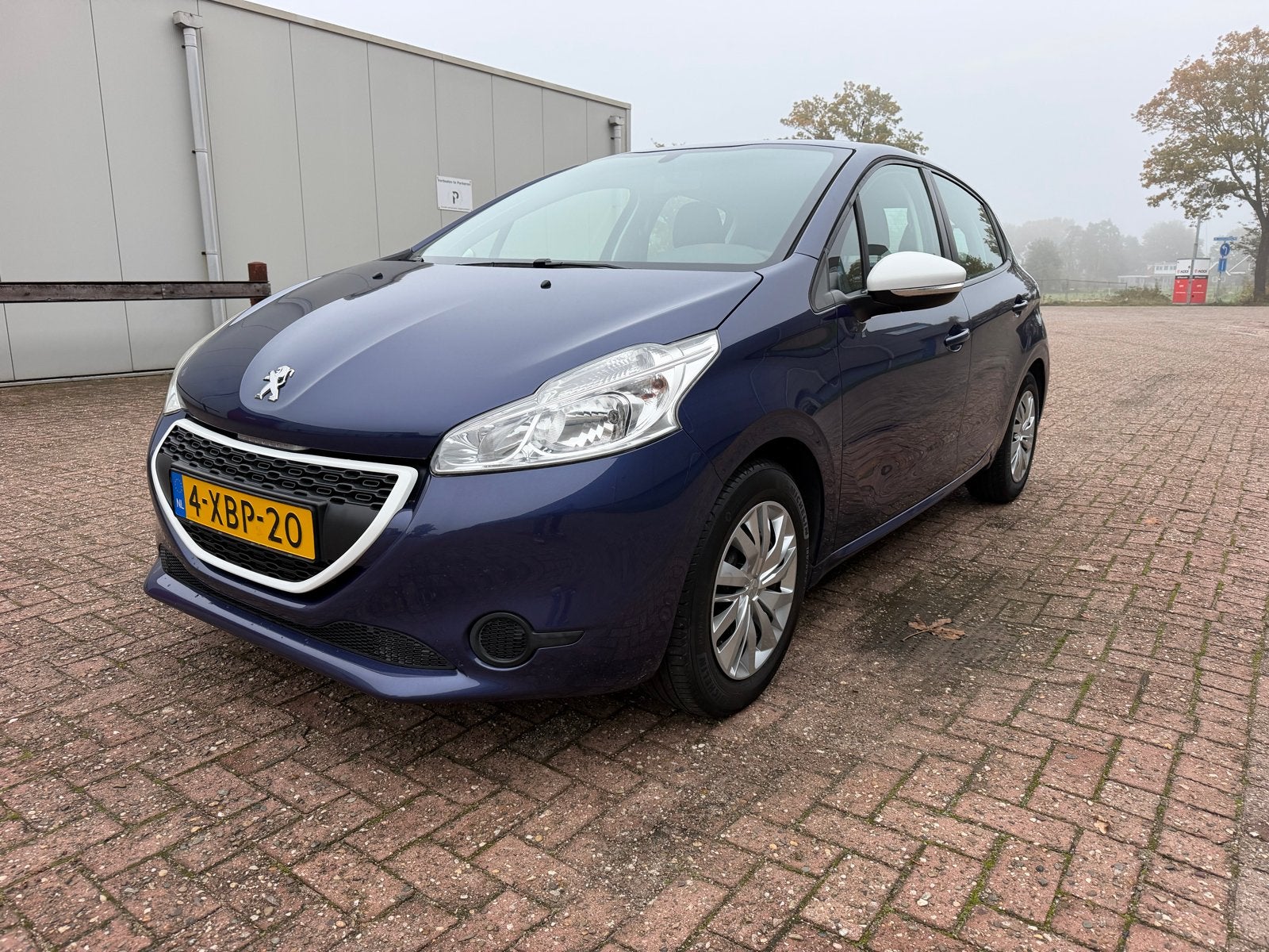 Nette Peugeot 208 (bj 2014) Gereviceerde motor! 107dkm, Auto's, Voorwielaandrijving, 450 kg, 31 €/maand, Blauw