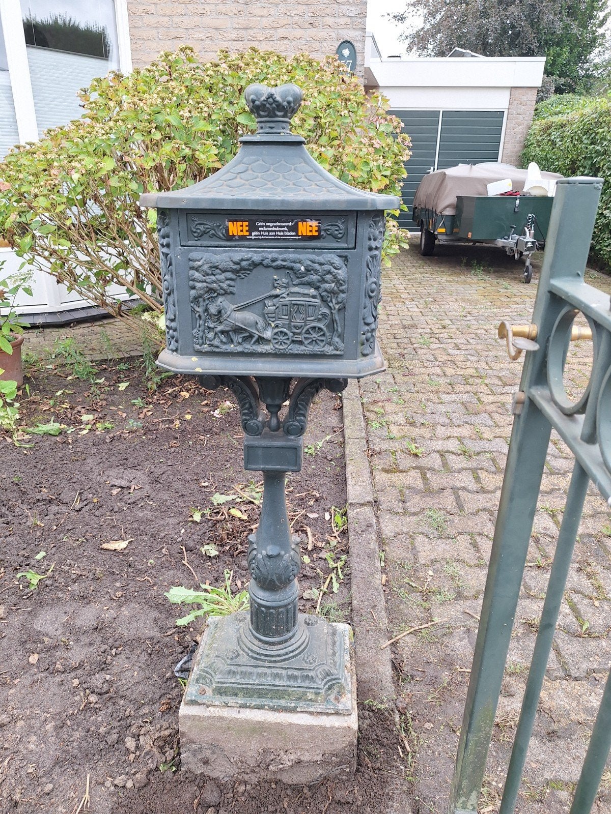 Nostalgische gietijzeren staande brievenbus, Tuin en Terras, Brievenbussen, Ophalen