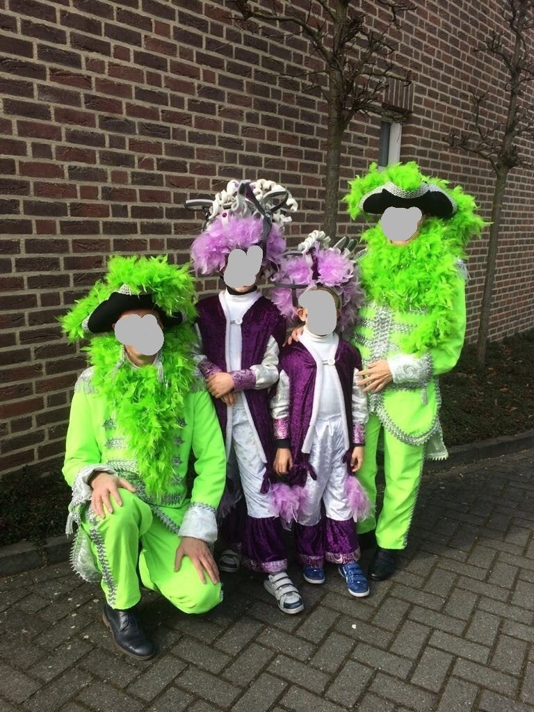 Twee carnavalspakken in groen en zilver met veel details, Kleding | Dames, Carnaval, Maat 46/48 (XL) of groter, Ophalen of Verzenden