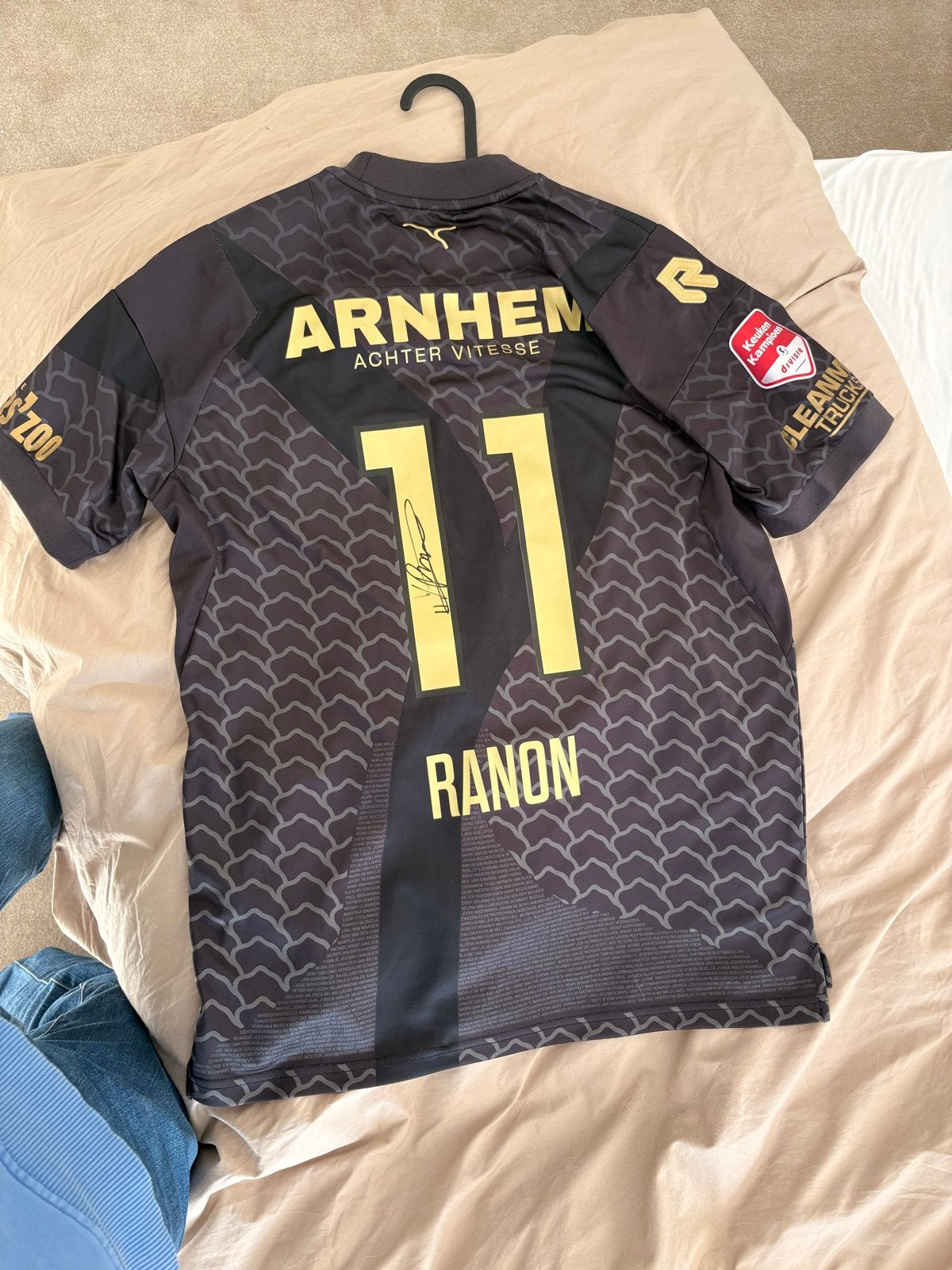 Gesigneerd Matchworn Vitesse Shirt Yuval Ran on (vorig seizo, Gebruikt, Shirt, Vitesse, Vitesse