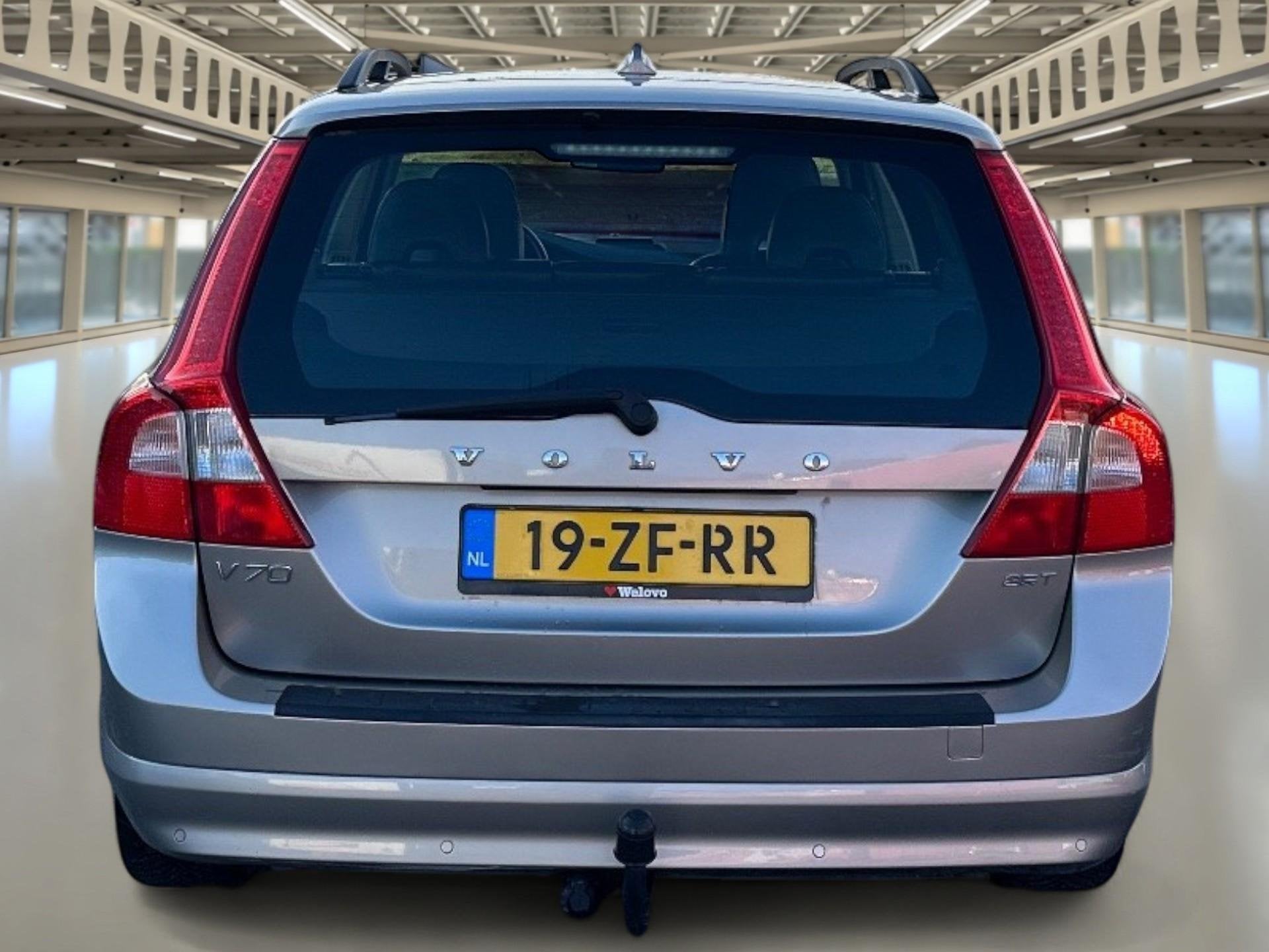 Volvo V70 2.5T Momentum Leder, trekhaak, Rijklaar+Garantie.., 2521 cc, Parkeersensor, 93 €/maand, Euro 4