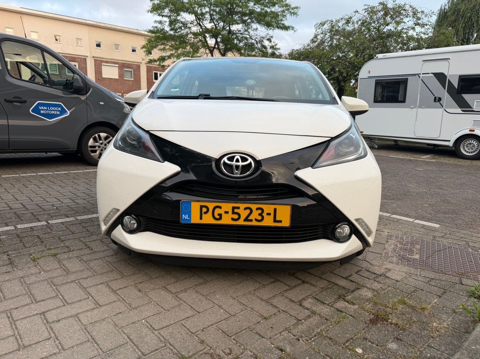 Toyota Aygo 1.0 Xplay Vvt-i 69pk 5D 2017 Wit Camara Apk Nap, Voorwielaandrijving, 4 stoelen, Wit, Origineel Nederlands