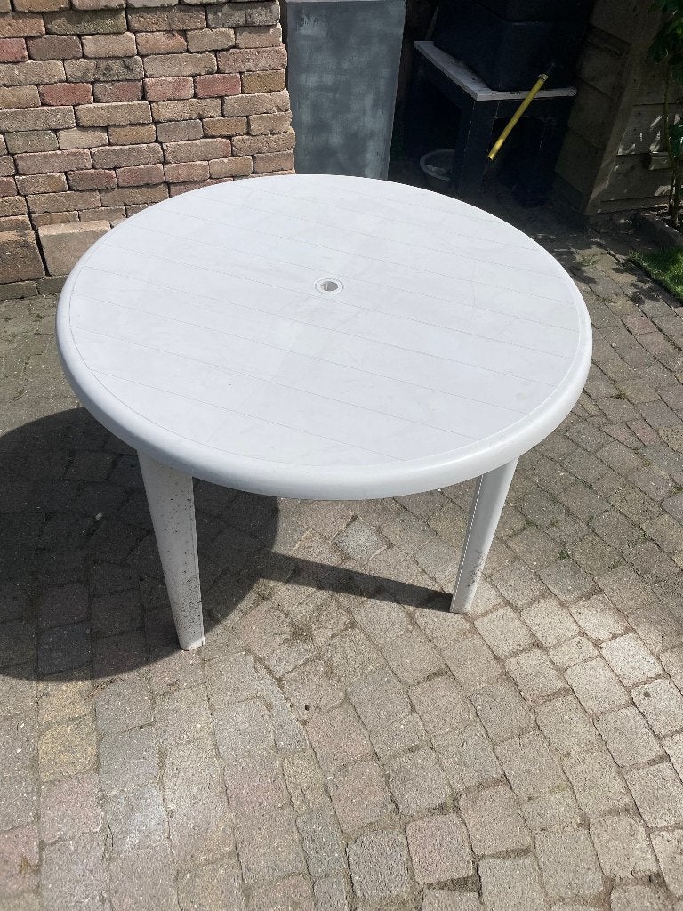 Te koop Ronde Tuintafel kunststof , Tuin en Terras, Ophalen, Zo goed als nieuw, Rond, Kunststof