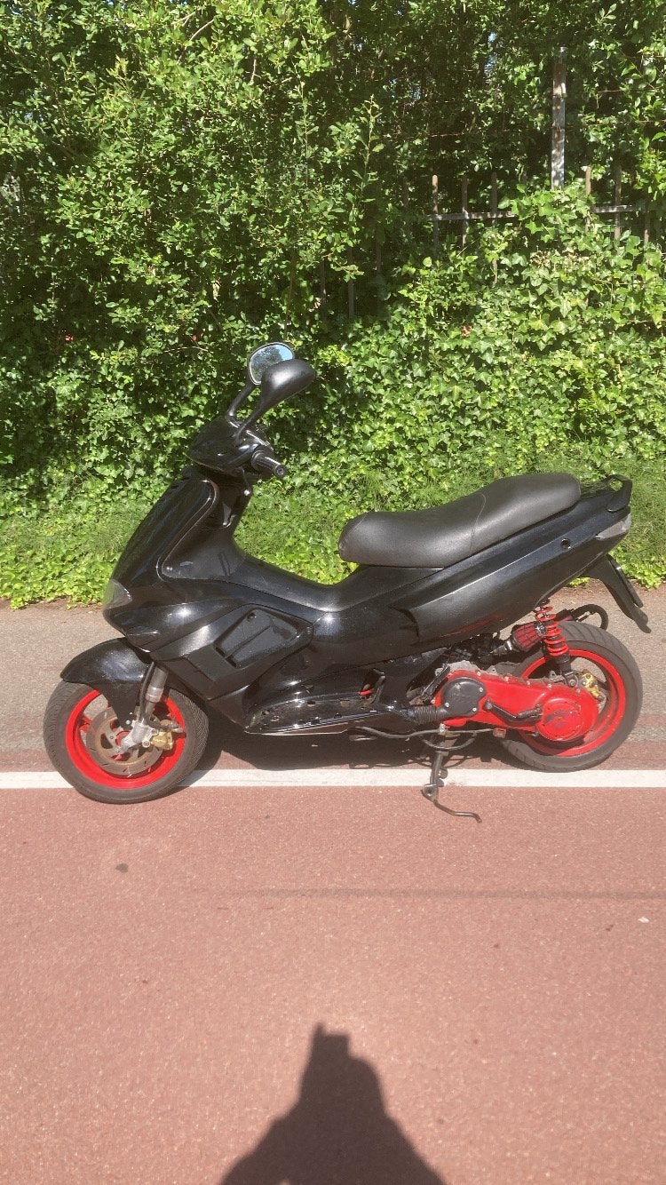 Gilera Runner Scooter - Zwart, Fietsen en Brommers, Scooters | Piaggio, Gebruikt, NRG, Maximaal 45 km/u, Benzine, Ophalen
