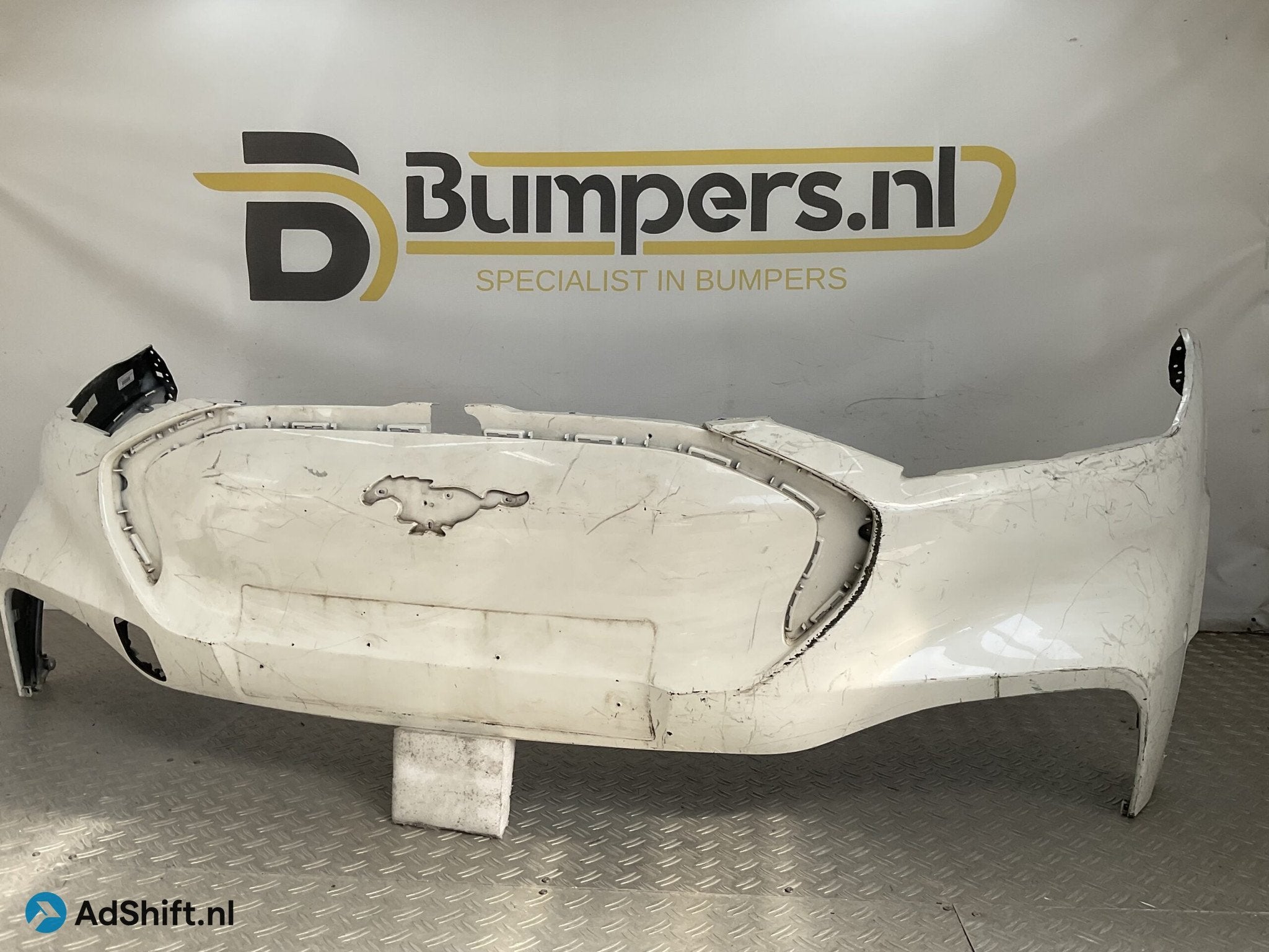 Bumper Ford Mustang Mach-E 20- LJ8B-17C831-A Voorbumper D1-2, Bumper