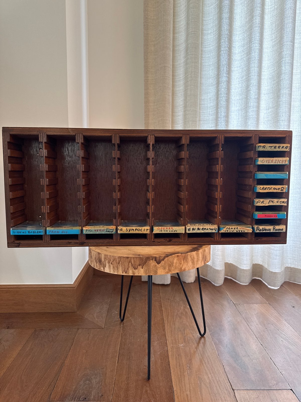 Houten Kast voor 56 Jingle Cartridges incl 14 cartridges, Ophalen, Gebruikt, Overige typen