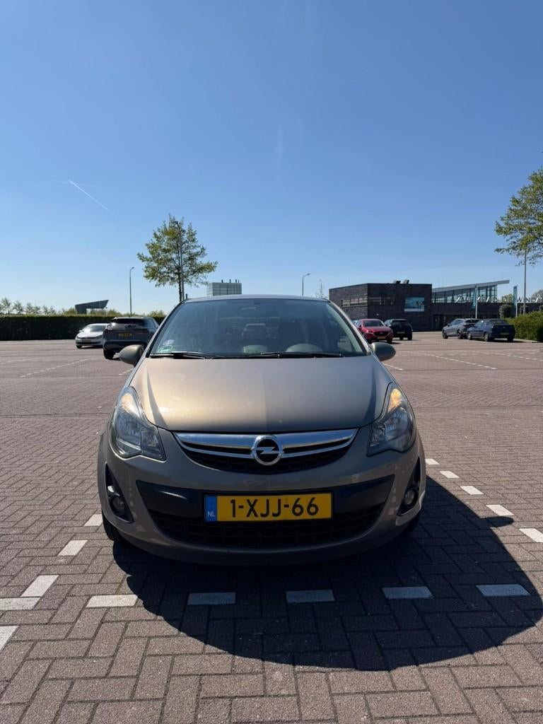 Opel Corsa 1.4 16V 3D 2014 Bruin kleine schade, Voorwielaandrijving, Euro 5, 40 €/maand, Zwart