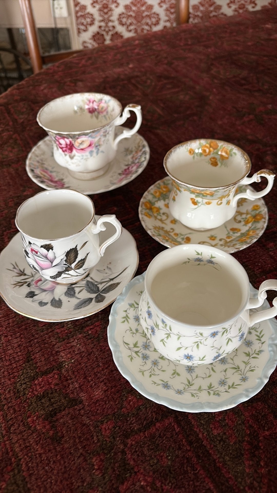 4 Royal Albert kop & schotels – 4 verschillende bloemdecors, Ophalen, Zo goed als nieuw, Porselein, Kop en/of schotel