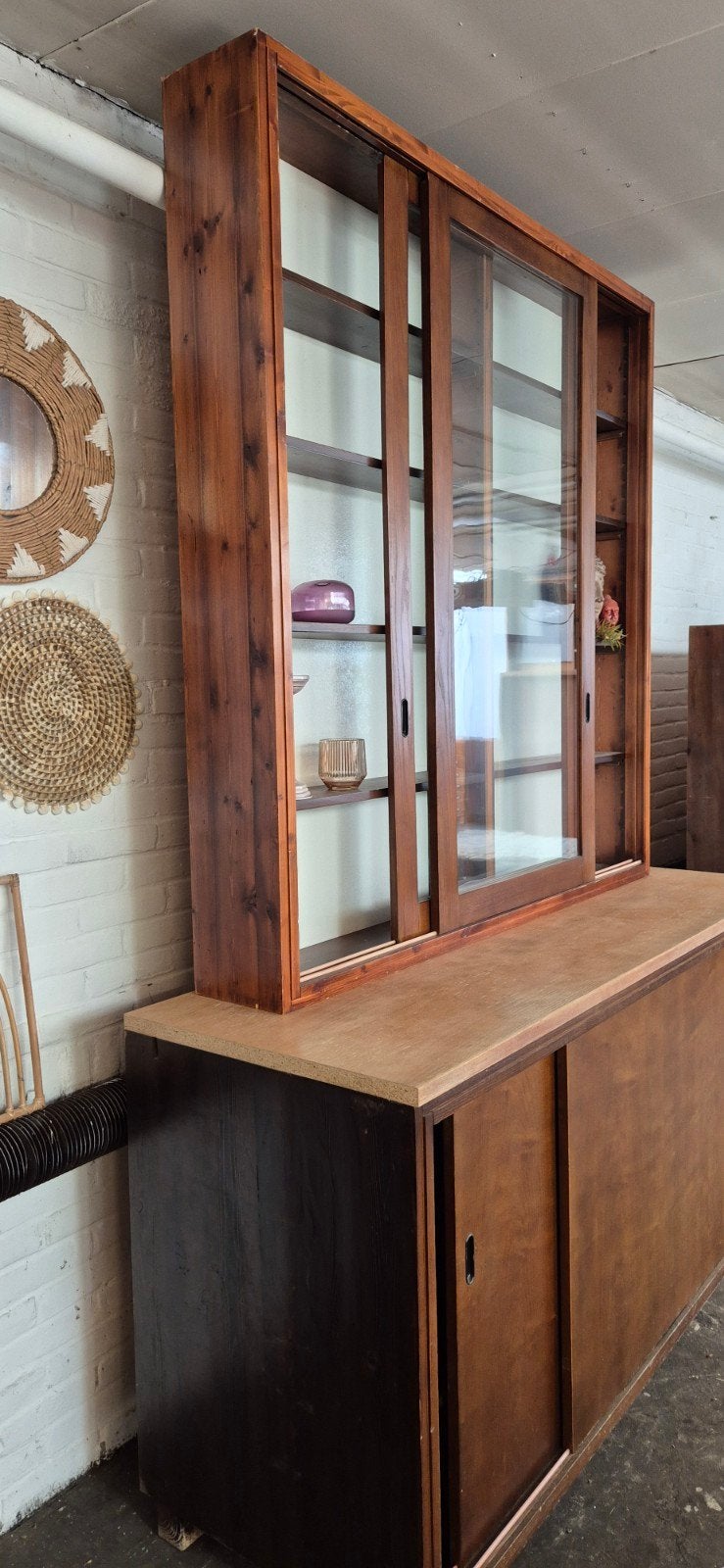 Grote vintage kast met glazen schuifdeuren, Ophalen, Gebruikt, Onbekend@voorbeeld.com, Onbekend