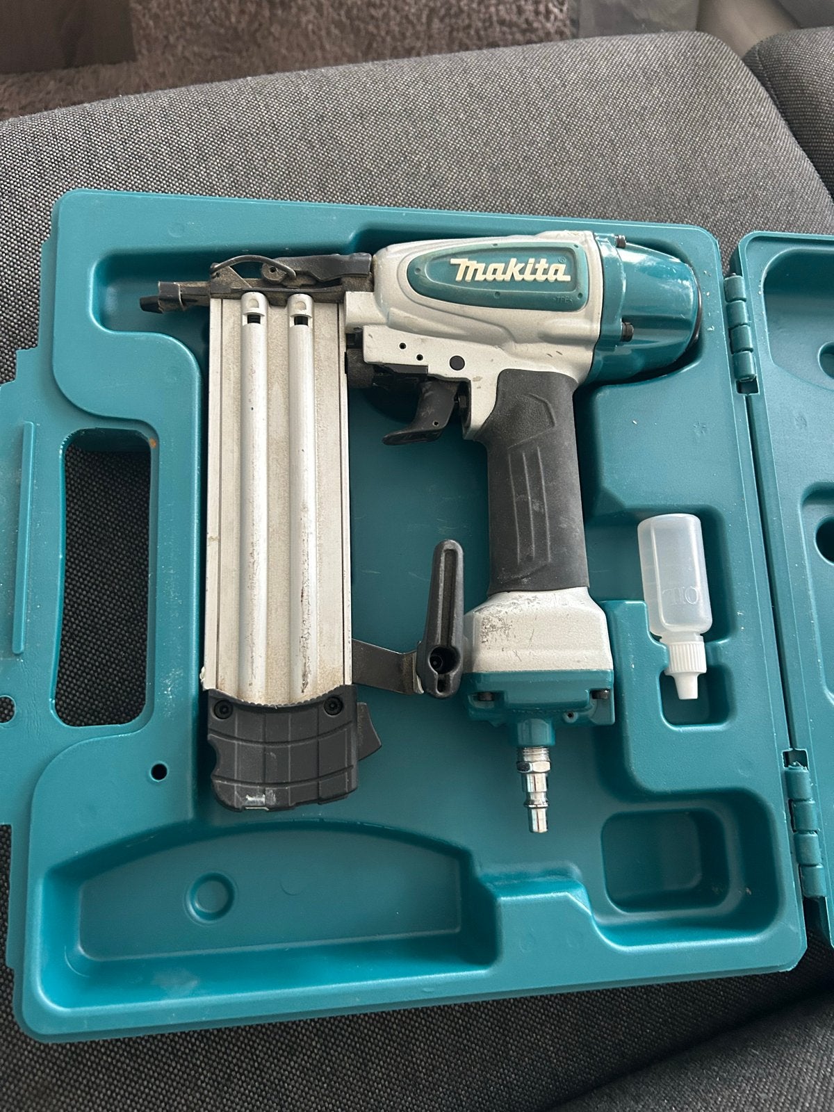 Makita Tacker/brads - Zo goed als nieuw, Ophalen, Zo goed als nieuw, Tacker/nietmachine, Makita