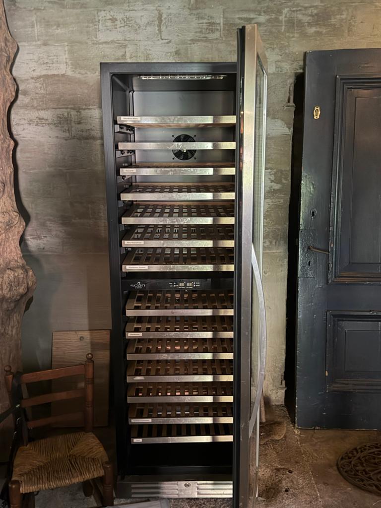 Wijnkoelkast - Koelt wel, maar niet optimaal, Witgoed en Apparatuur, Koelkasten en IJskasten, 200 liter of meer, 60 cm of meer