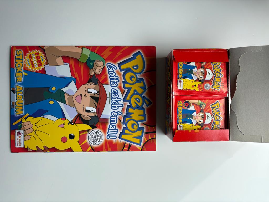 Pokémon Sticker Album met 100 Pakjes (6 stickers per pakje), Ophalen of Verzenden, Zo goed als nieuw, Speelkaart(en)