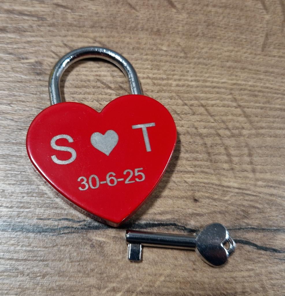 Liefde of herinnering Slotje met gravering, Ophalen of Verzenden, Nieuw