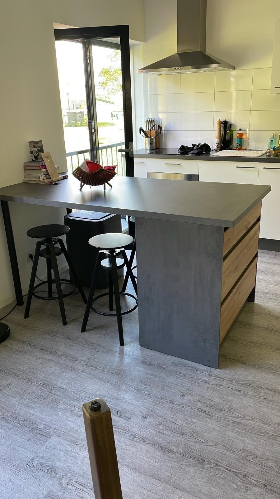 Kookeiland Sedlec van Home24 inclusief barkrukken, Huis en Inrichting, Ophalen, Gebruikt, 50 tot 100 cm, Minder dan 100 cm
