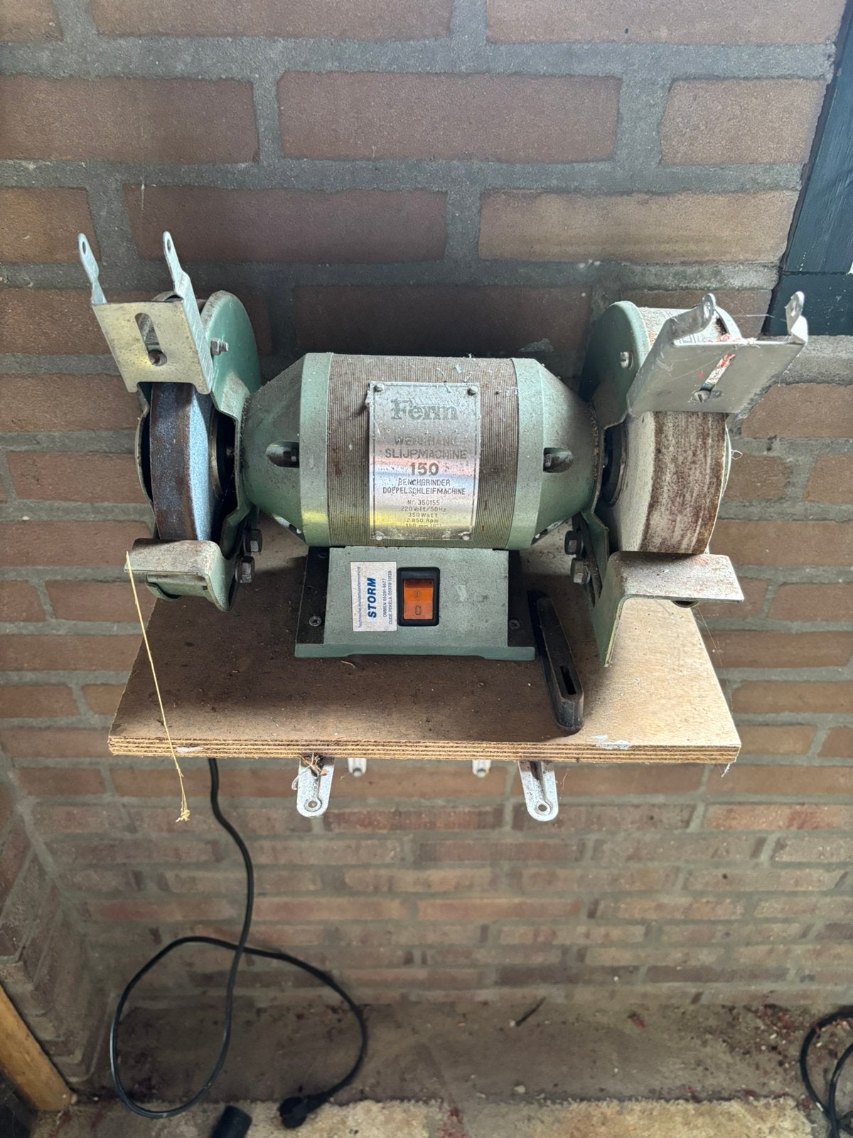 Gratis Polijst slijp machine slijpmachine, Ophalen of Verzenden, Zo goed als nieuw, Minder dan 700 watt, Werkbankslijpmachine