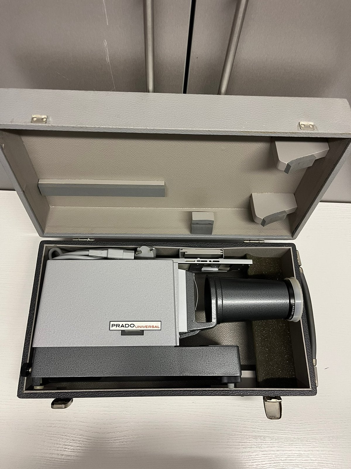 Complete Leitz Prado Universal – Elmaron 150mm – In Koffer, Ophalen of Verzenden, Gebruikt