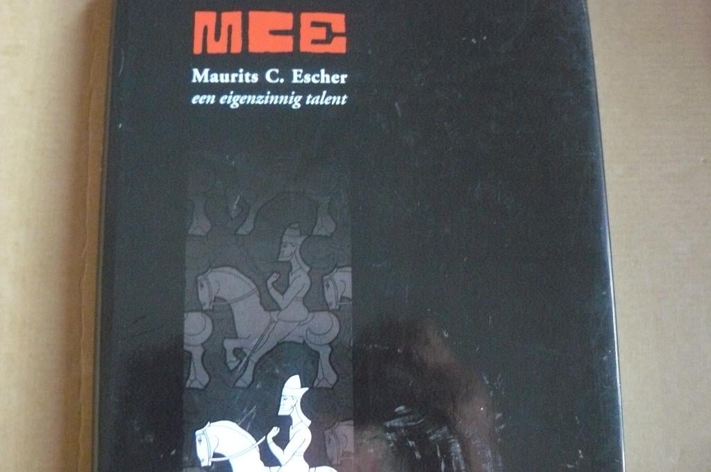 M.C. ESCHER / Maurits C. Escher / een eigenzinning talent, Boeken, Kunst en Cultuur | Beeldend, Ophalen of Verzenden, Zo goed als nieuw