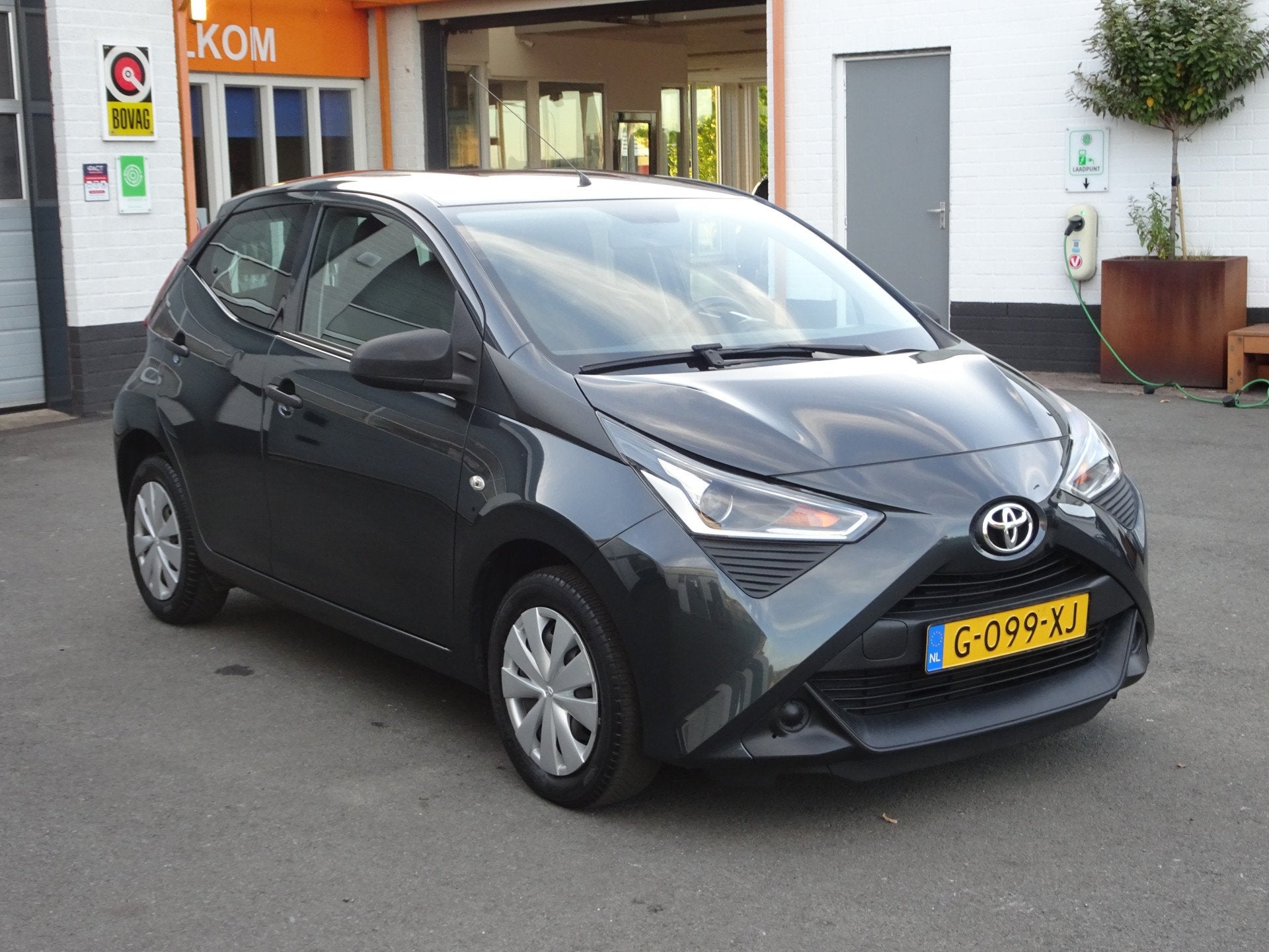 Toyota Aygo 1.0 VVT-i x-fun Airco, elektrische ramen, centra, Voorwielaandrijving, Stof, Gebruikt, 4 stoelen