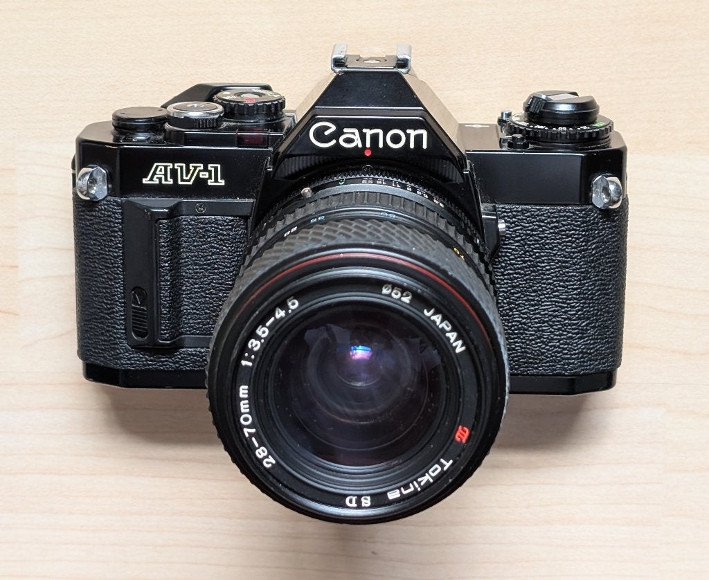 Canon AV-1 Spiegelreflexcamera met Tokina lenzen en flitser, Ophalen of Verzenden, Gebruikt, Spiegelreflex, Canon
