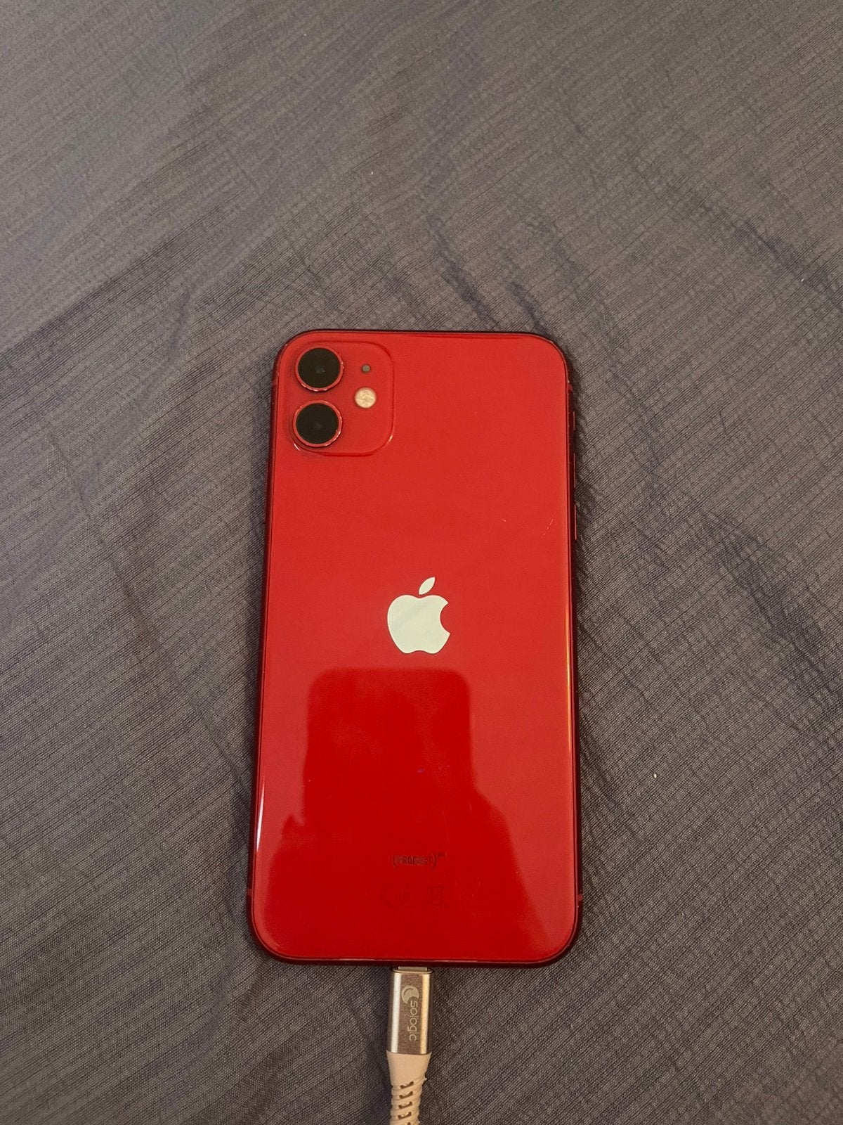 Rode iphone 11, Telecommunicatie, Ophalen, IPhone 11, Zo goed als nieuw, 64 GB