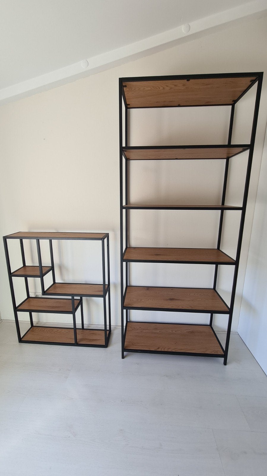 Set van boekenkast en wandrek