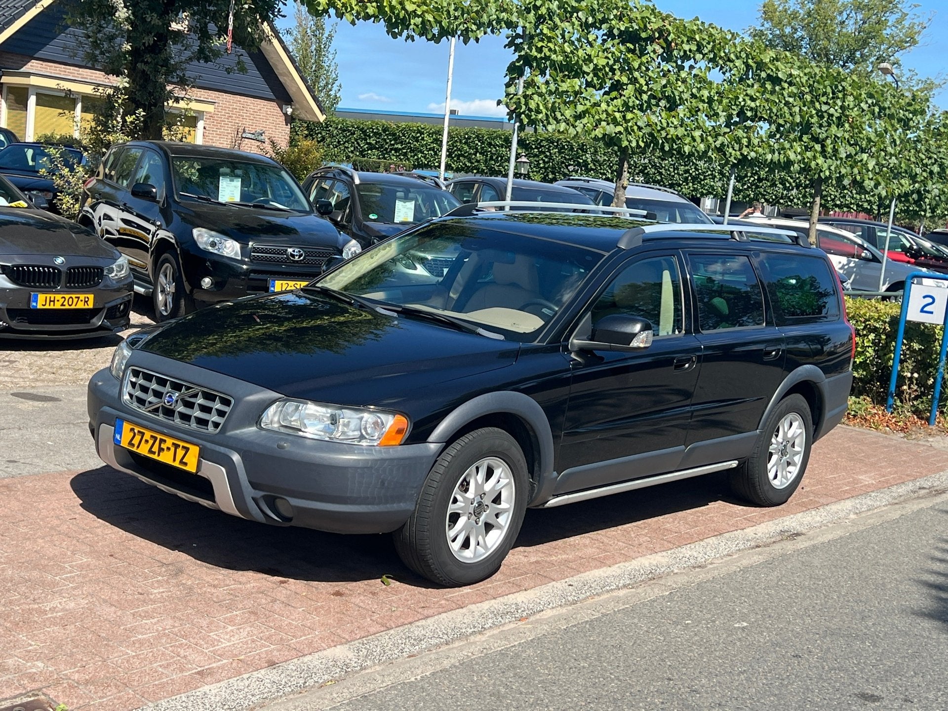 Volvo XC70 2.4 D5 Momentum *BOEKJES INGEVULD, Auto's, Volvo, Automaat, 1694 kg, 197 €/maand, XC70