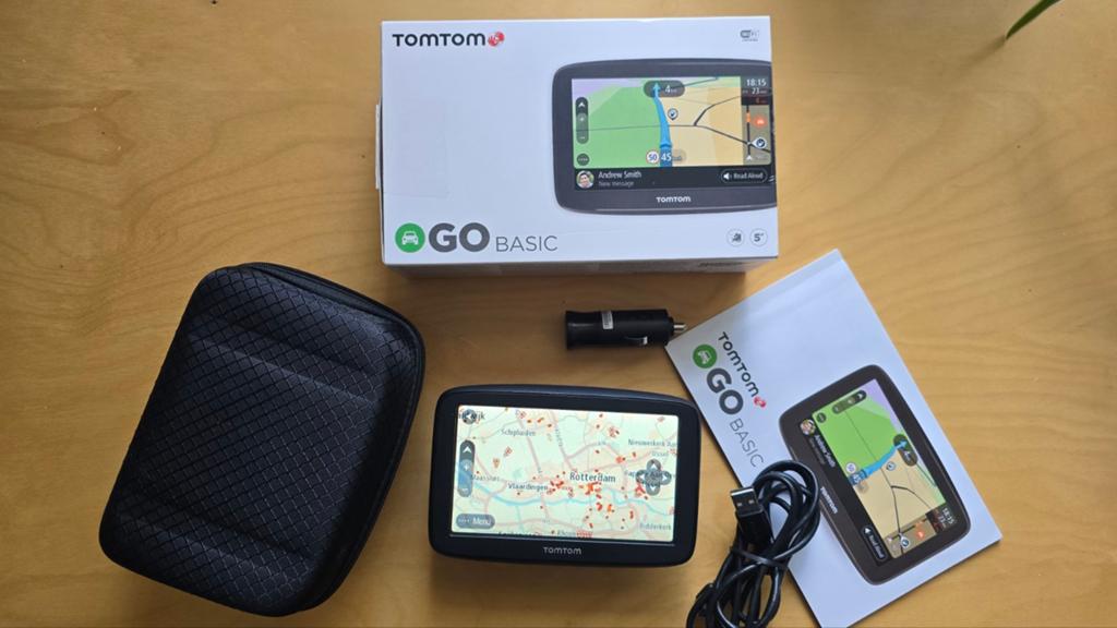 TomTom GO Basic 5 Europa navigatiesysteem, Ophalen of Verzenden, Zo goed als nieuw
