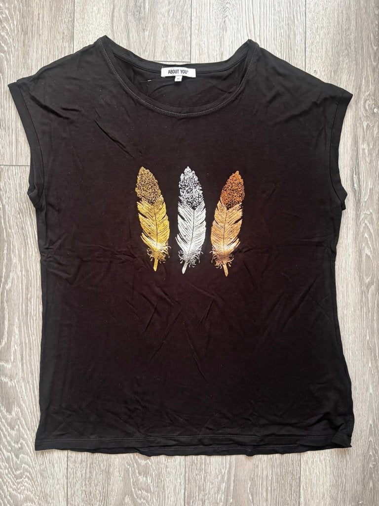 About You :shirtje - maat: 40 Zwart met print goud /zilver, Kleding | Dames, T-shirts, Maat 38/40 (M), Zwart, Ophalen of Verzenden