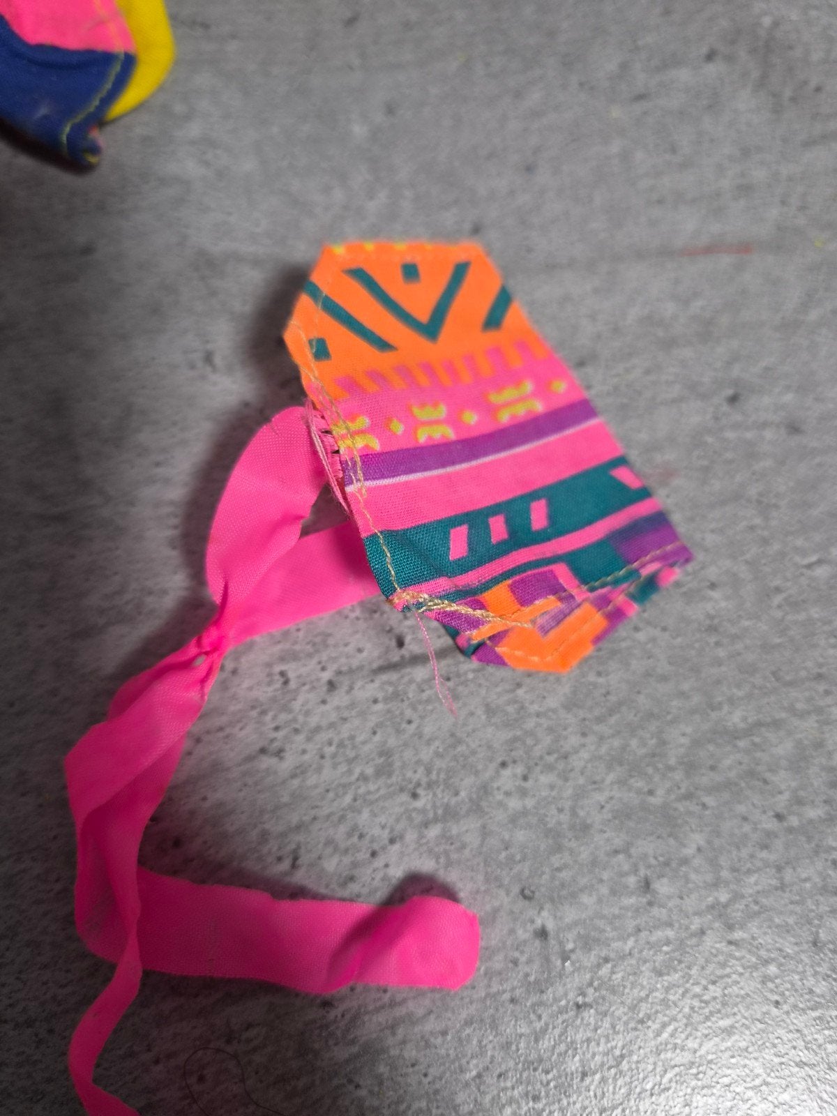 Barbie accessoires - Kleurrijke rok en roze sjaal, Ophalen of Verzenden