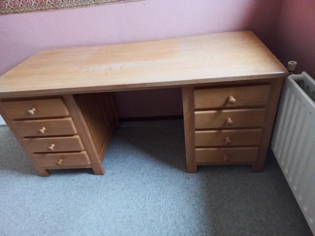 klassiek massief licht eiken bureau, Ophalen, Zo goed als nieuw