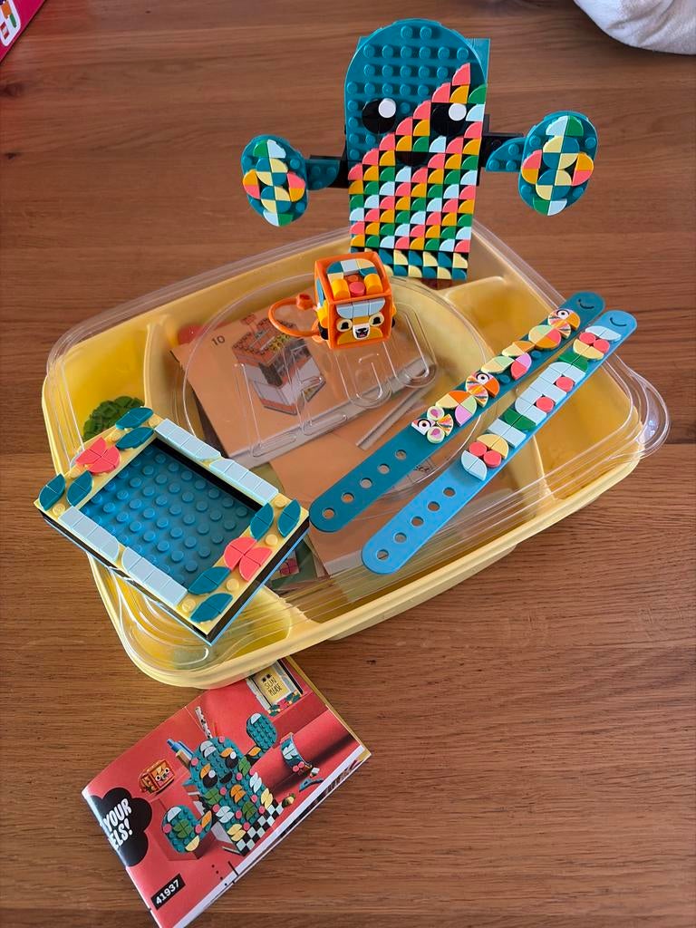 LEGO DOTS 41937 Creatieve Familie Box - Zo goed als nieuw, Overige thema's, Lego, Ophalen of Verzenden, Zo goed als nieuw