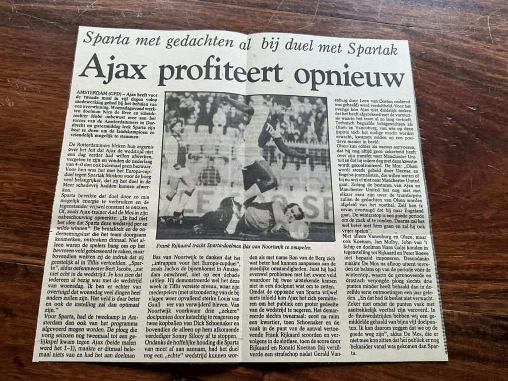 Voetbal krantenartikel Ajax Sparta dec 1983 Rijkaard, Ophalen of Verzenden, Knipsel(s)