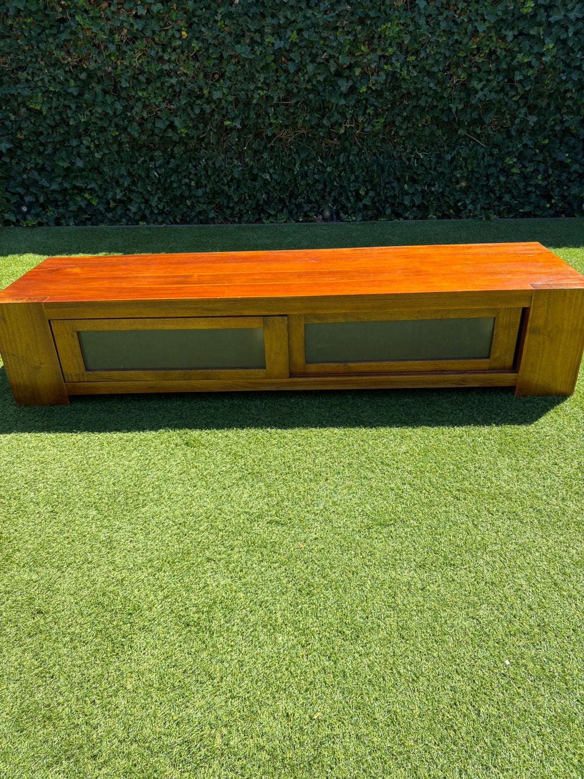 Audio dressoir, met twee matglazen schuifdeuren., Ophalen, 150 tot 200 cm, Eikenhout, Minder dan 100 cm