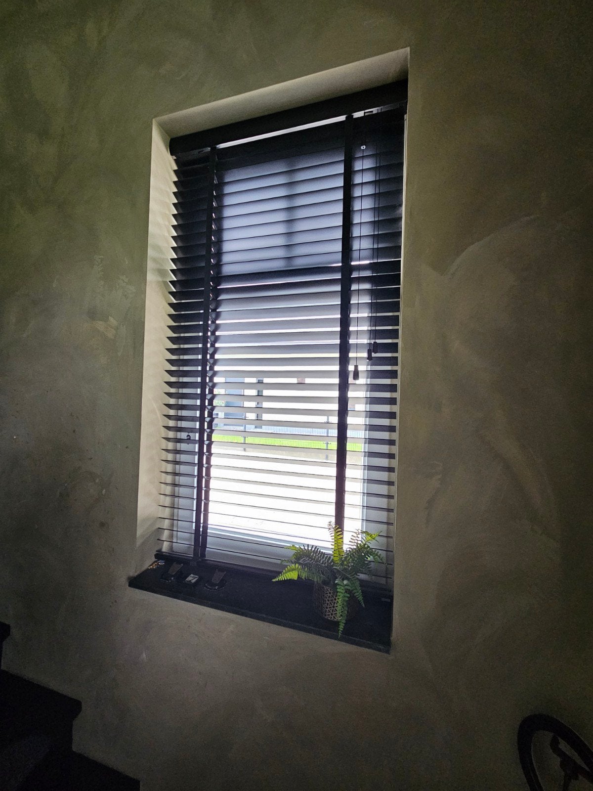 Zwarte houten jaloezieën 83x145 a 146cm cm, Ophalen, Jaloezie, Overige merken, Zwart